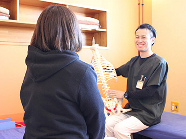 模型や画像を使いながら説明