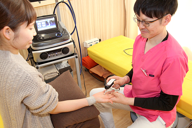 ハイ・ボルテージ（高電圧電気刺激療法）